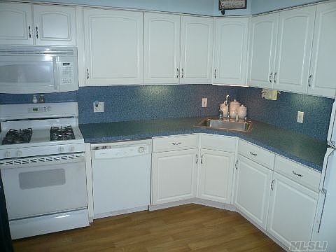 5th image of 642 Arlington Ave