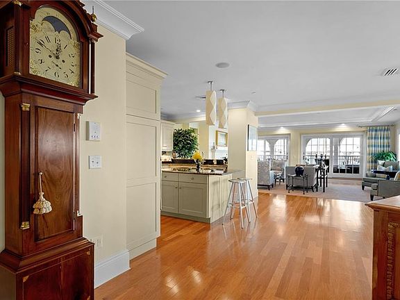 3rd image of 24 Brown And Howard Wharf Unit 302