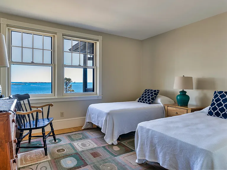 876 Shore Rd — Photo 31