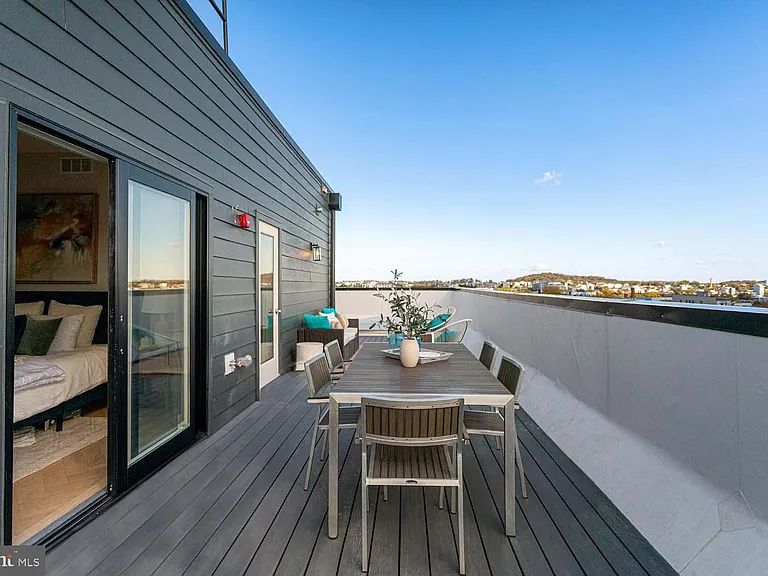 1516 E Capitol St NE — Photo 48