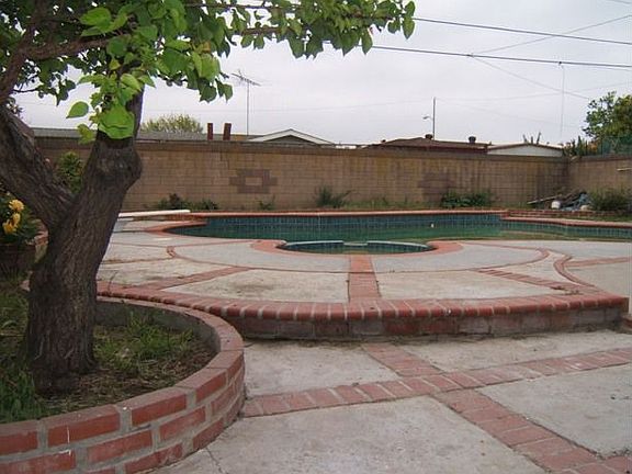 Great Pool Area for Entertaining