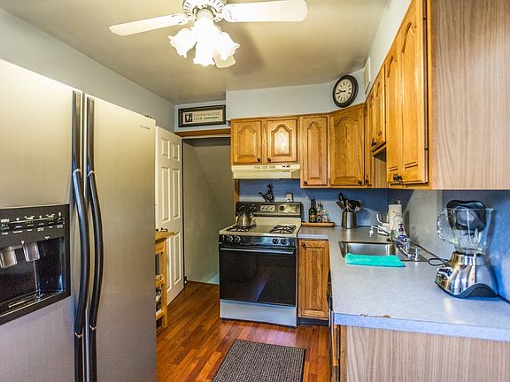 3rd image of 617 Green Ln