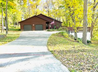 2362 Woodridge Rd, Decorah, IA 52101