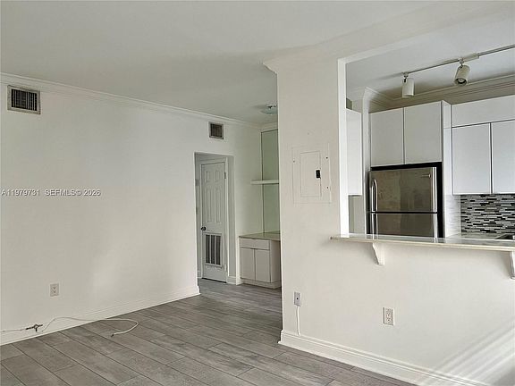 3rd image of 1551 Michigan Ave APT 13