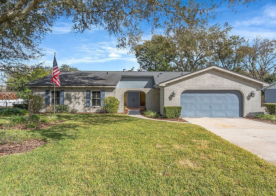 Beautiful Home 100 x 138 lot