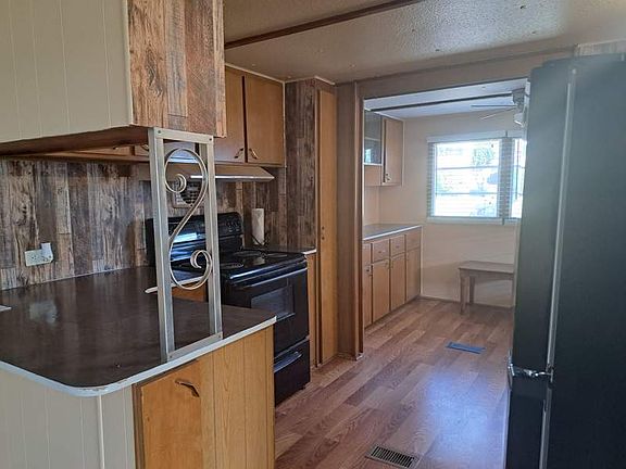 2nd image of 39522 Rosebush Ln