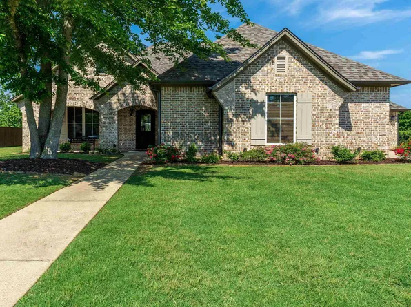 205 Circle Club Ln, Longview, TX 75602