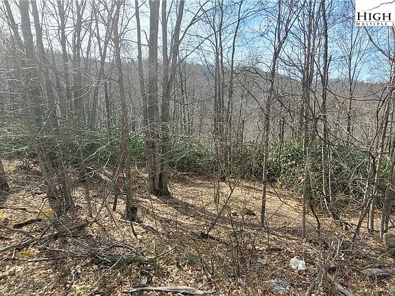 5th image of 327 Locust Ridge Road