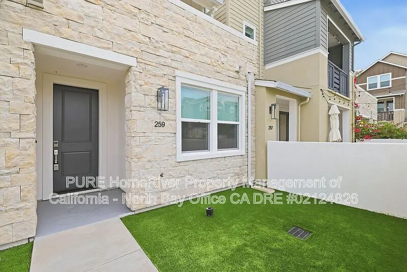 3 bed, 2.5 bath, 1749 sqft, $3,950 — Photo 3