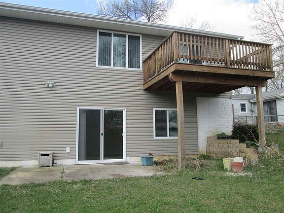 3rd image of 1212 Rogers Cir