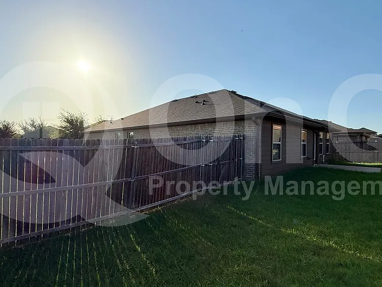 1113 Meadow Side Dr — Photo 17