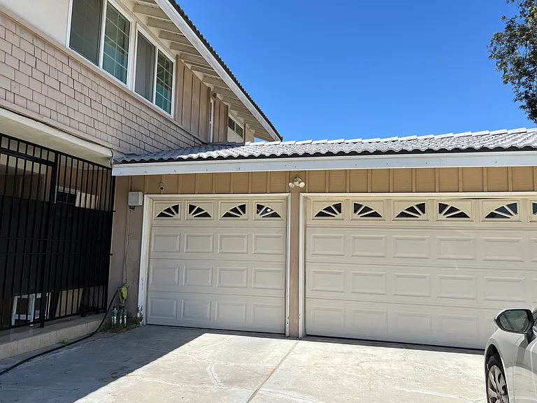 17215 Grayland Ave — Photo 3
