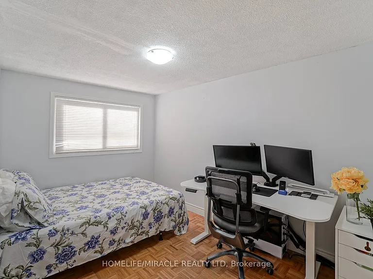 30 Hoskins Sq — Photo 21