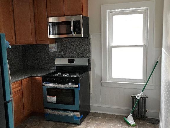 3rd image of 231 Otis Ave