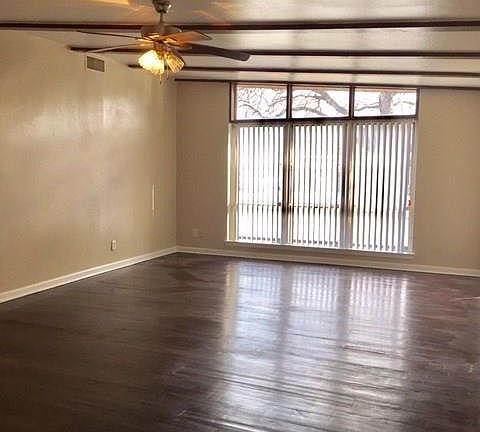 3rd image of 8909 Rosecliff Dr