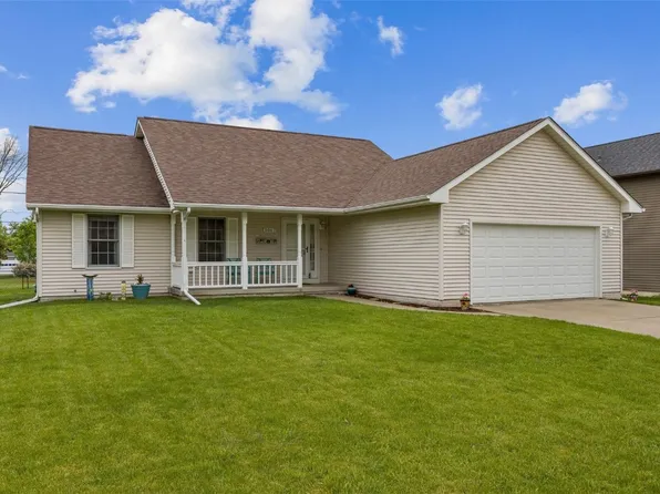 1067 Lyndhurst Dr, Hiawatha, IA 52233