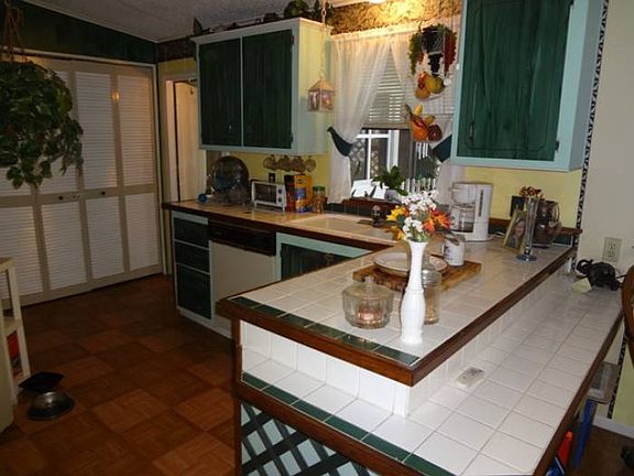 Ceramic Tiled Breakfast B