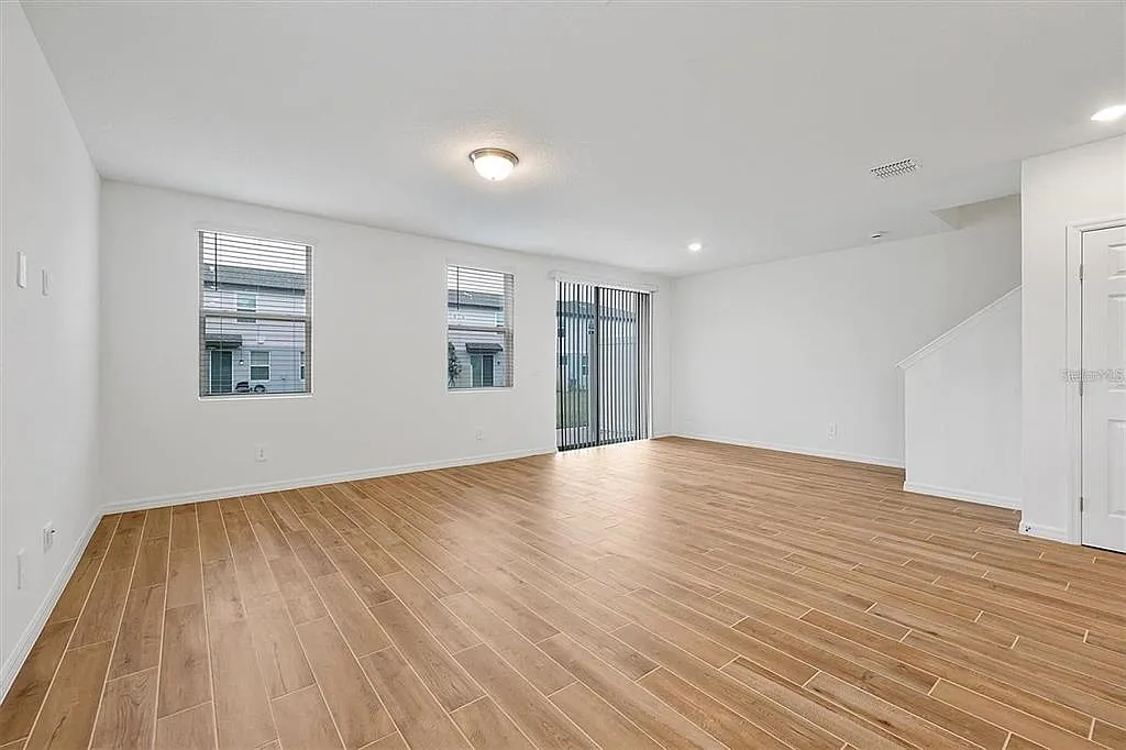 3 bed, 2.5 bath, 1798 sqft, $2,395 — Photo 4
