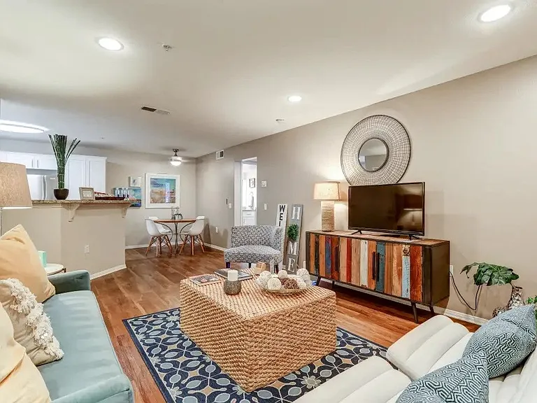 Villa Boutique Apartment Homes — Photo 16