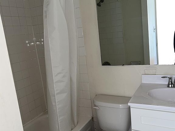5th image of 4522 Baker St #10903406