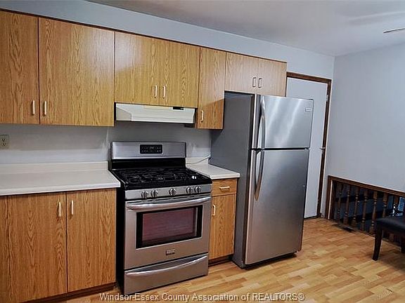 2nd image of 1635 Courtland Cres