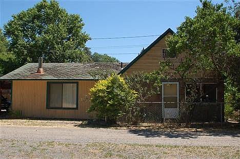 3rd image of 714 SE Little Ln
