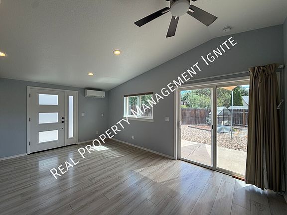 5th image of 2087 NE Mistletoe Ct #2