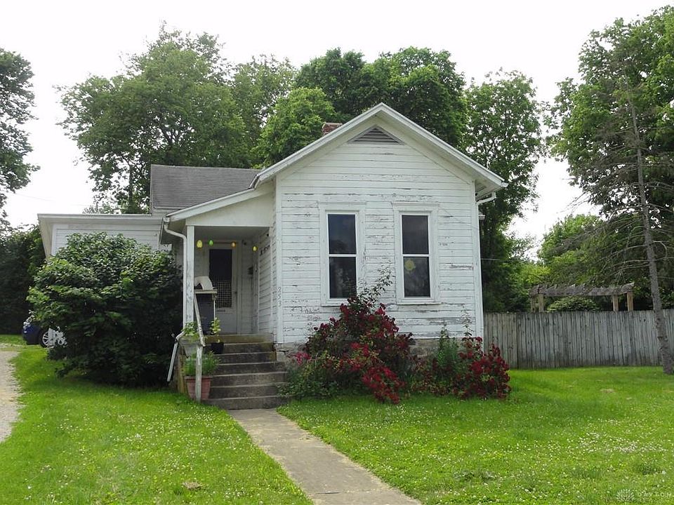 2nd image of 253 N Main St