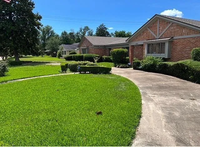 7 bed, 3.5 bath, 3784 sqft, $2,750 — Photo 2