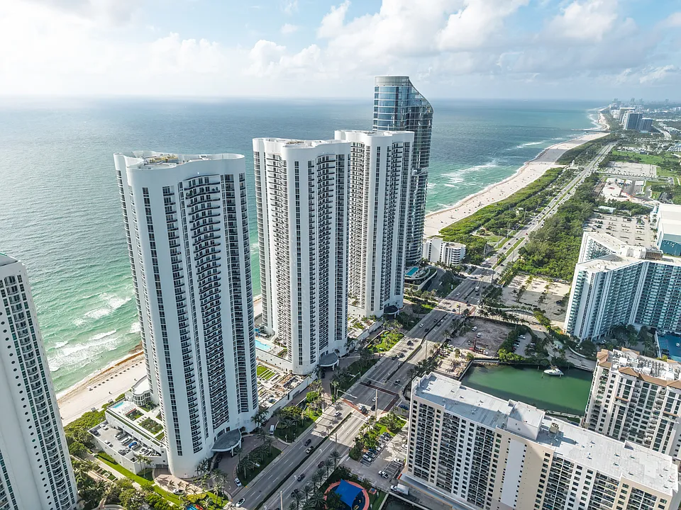 15901 Collins Ave #2305