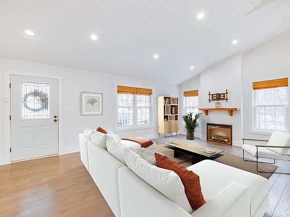 5th image of 128 Woodhaven Ct #10