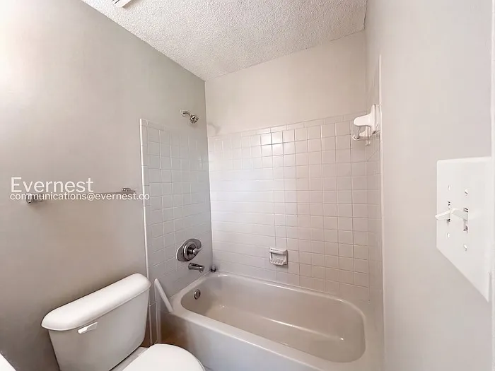 6585 Fairwood Cv — Photo 19