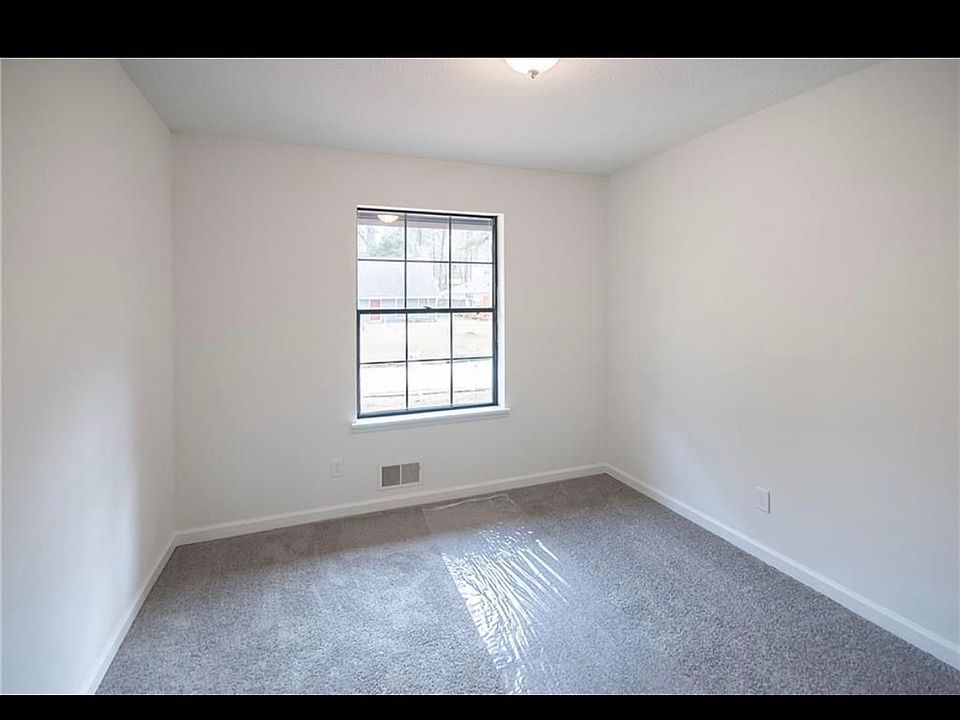 1st image of 960 Park Forest Dr