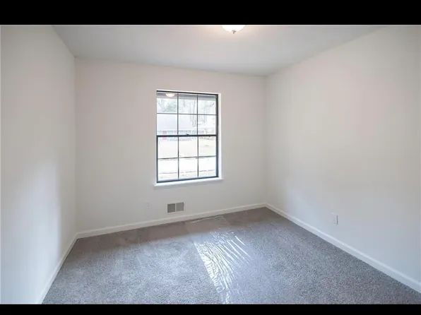 960 Park Forest Dr, Lilburn, GA 30047