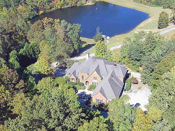 5th image of 710 Sunset Dr