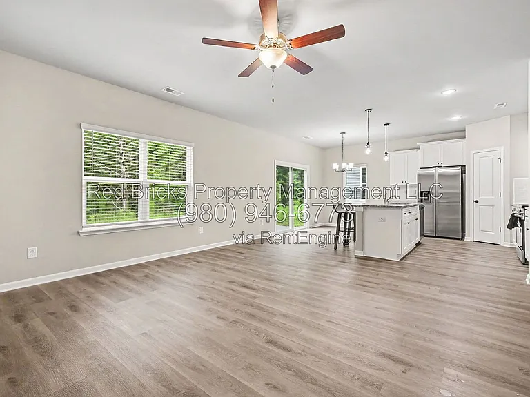 2132 Clapham Ct — Photo 9