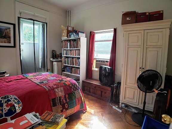 5th image of 324 Park Pl APT 4