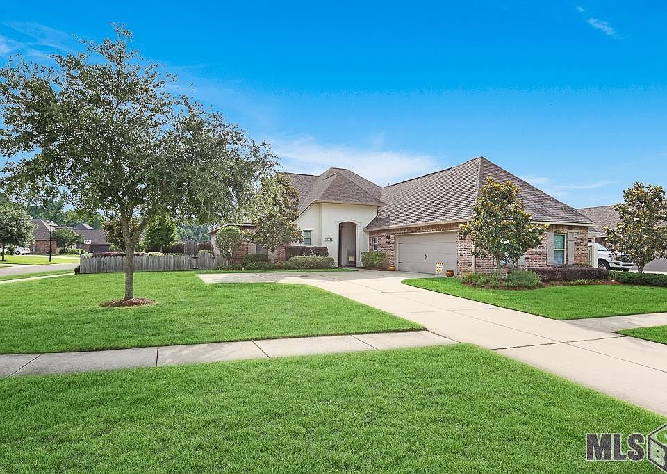 1st image of 18252 Old Trail Dr