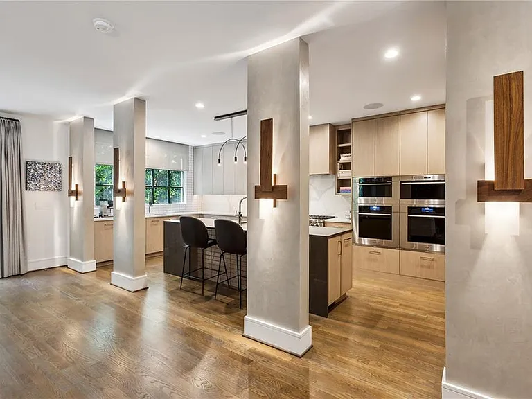 2525 Peachtree Rd NE #32 — Photo 12