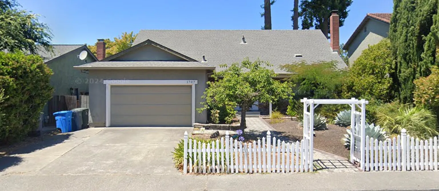 1707 Capistrano Dr — Photo 1