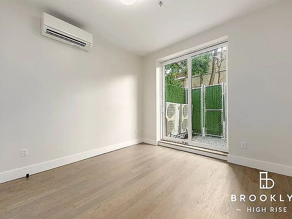 3rd image of 1692 Pacific St #2B