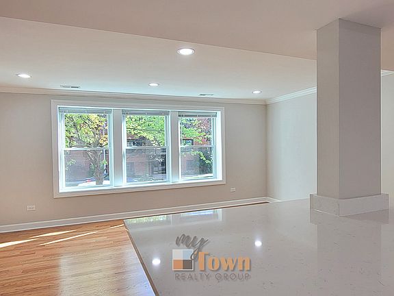 3rd image of 2836 W Arthur Ave #3E