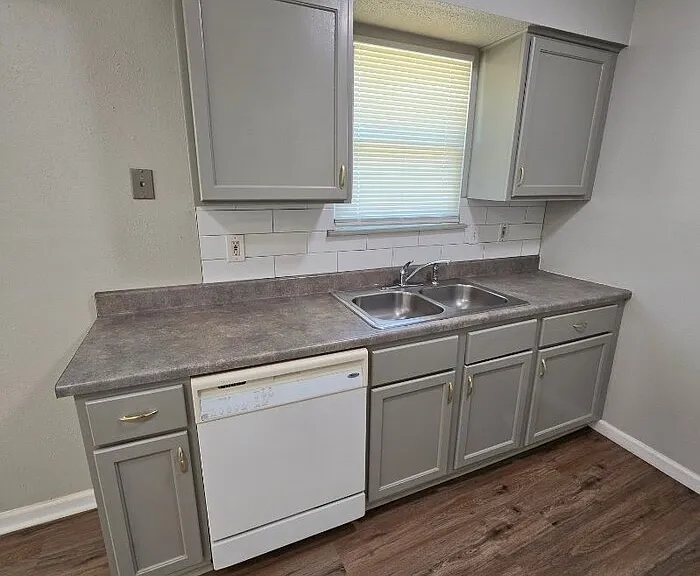 408 NE Westwind Dr #B — Photo 7