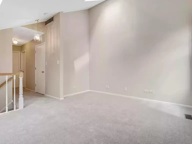 2663 College Hill Cir — Photo 8