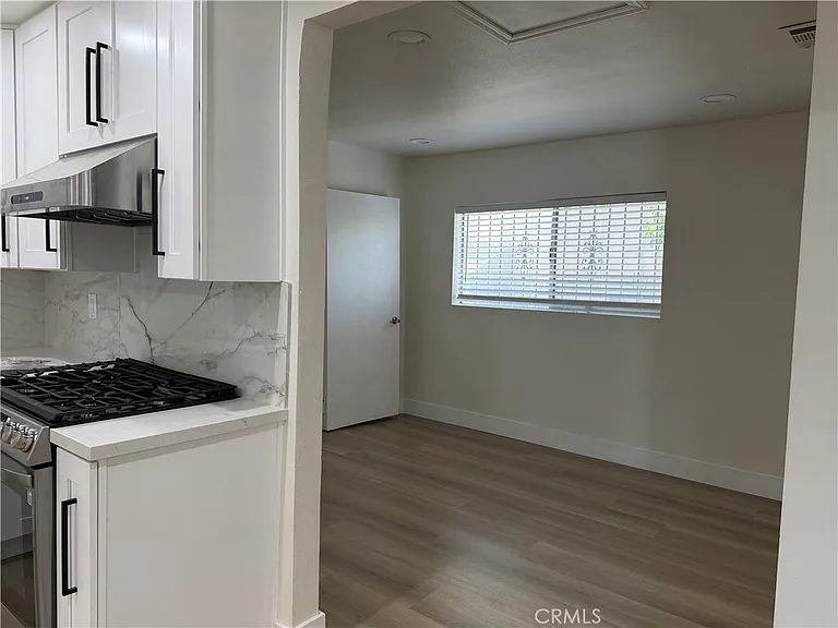 2712 W Hellman Ave — Photo 4