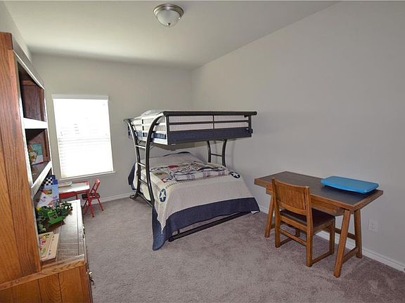 5th image of 2122 Lorrie Ln