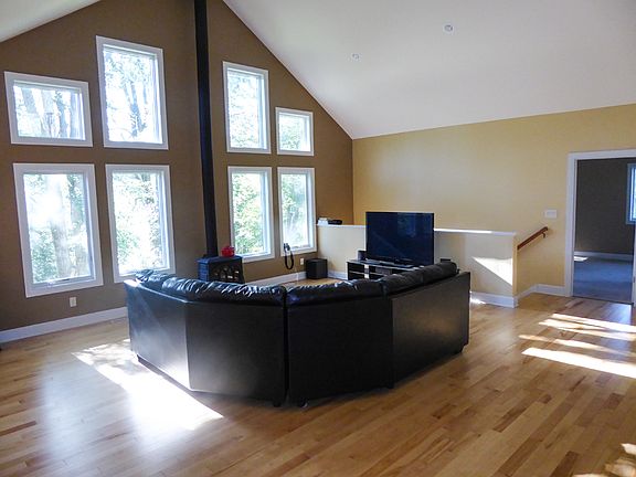 5th image of 1707 E Bremer Ave