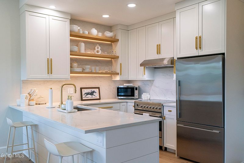 5th image of 56 Union Avenue APT 8