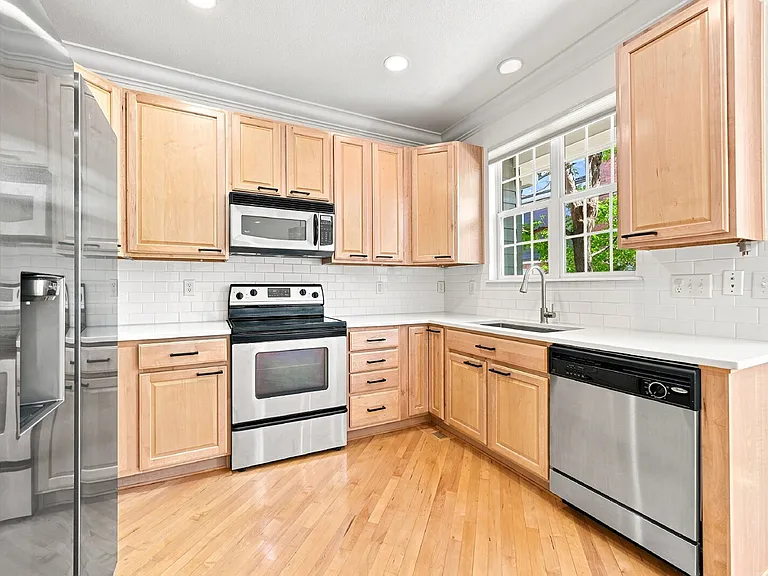 9217 Kornbrust Cir — Photo 12