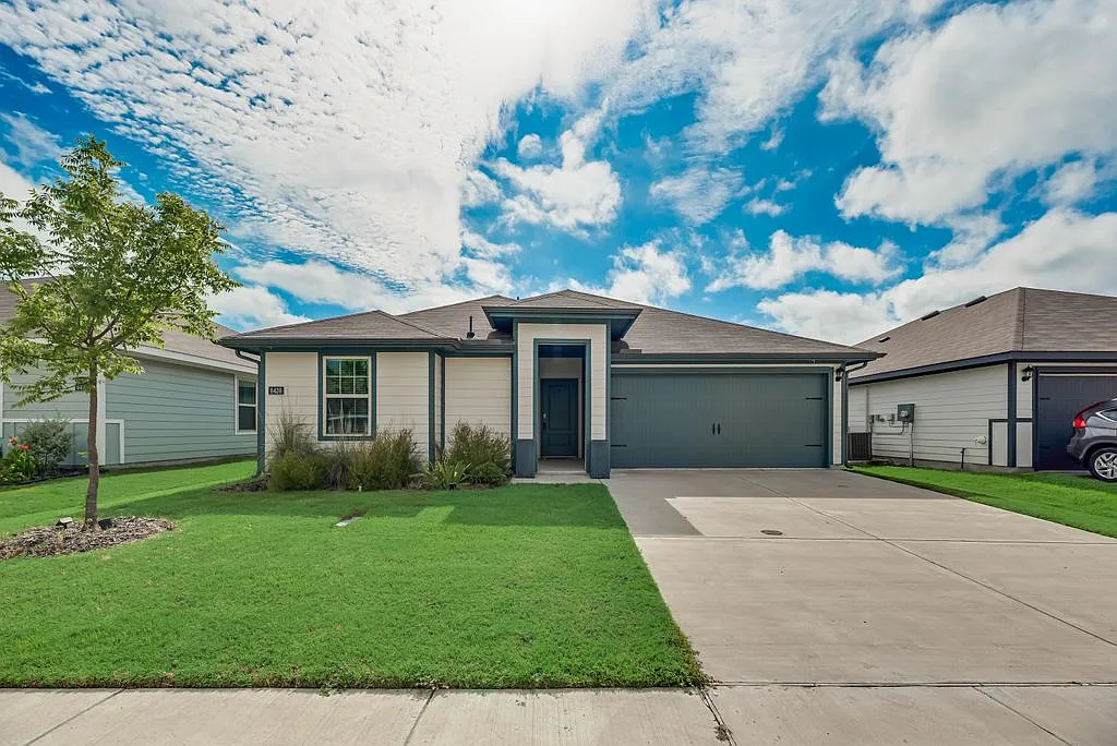 3 bed, 1284 sqft, $2,300 — Photo 3